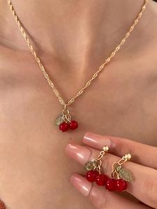 Collar con dije de diseño de cereza lindo y aretes colgantes, Joyería de moda para fiesta, Decoración de ropa diaria, Joyería comodín y exquisita para regalo de cumpleaños