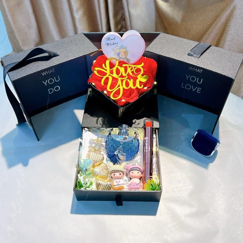  Combo nước hoa túi xách son môi thiệp đèn nháy socola kẹp tóc 