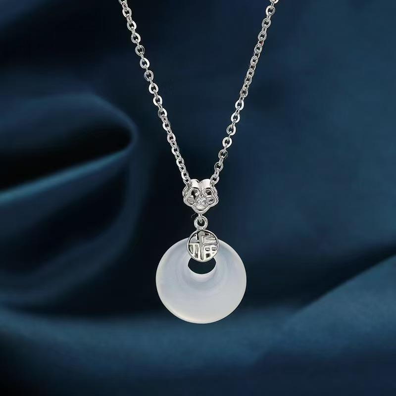 Product Introduction of New Chinese Style Retro Ruyi Peace Buckle Necklace for Women, Light Luxury Clavicle Chain, New Niche Design, Simple and Exquisite 0