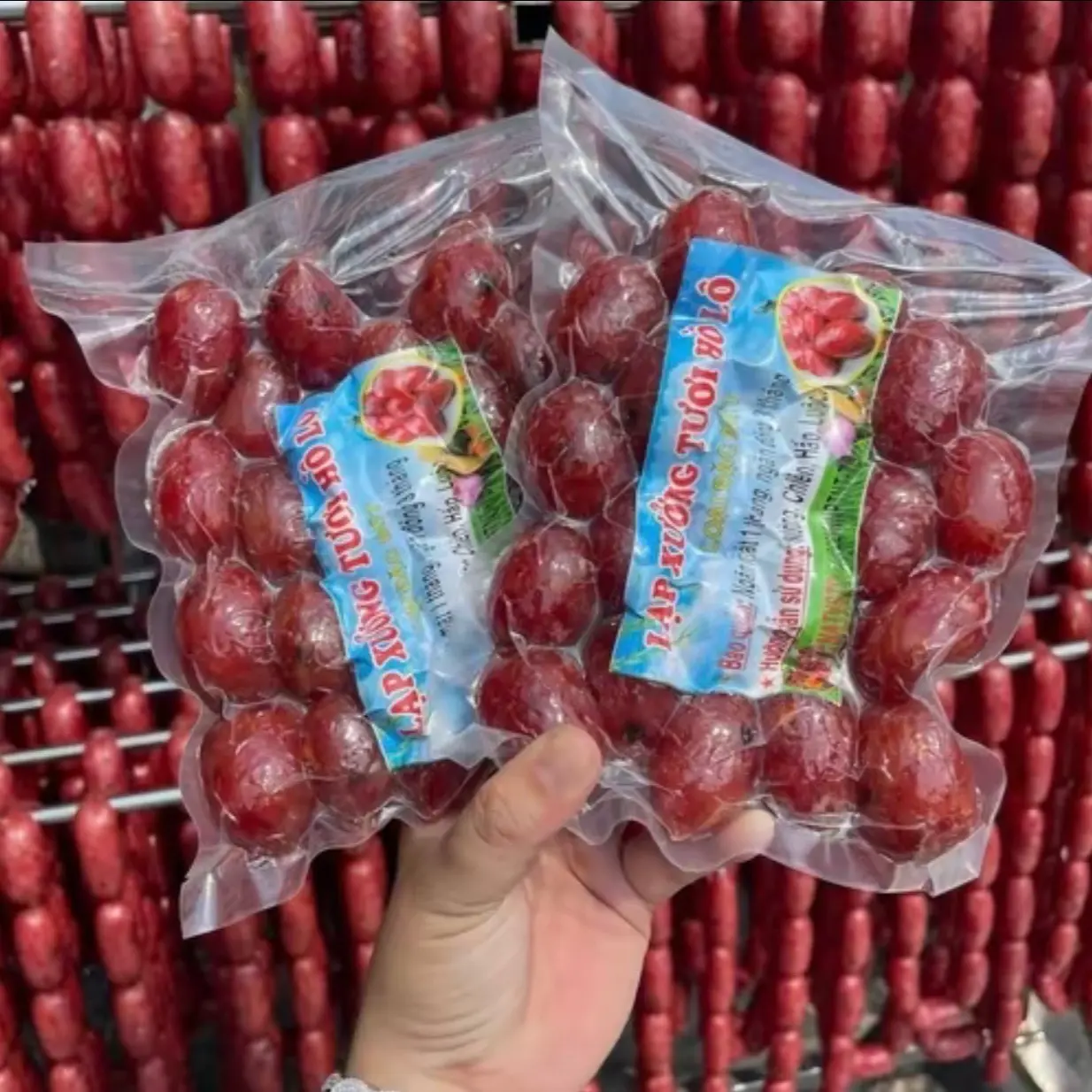 1KG Lạp Xưởng Tươi Hồ Lô Sấy Khô Dẻo 80% Nạc, Vị Mặn Ngọt, Đóng Gói Hút Chân Không, 1KG Bao Gồm 2 Túi