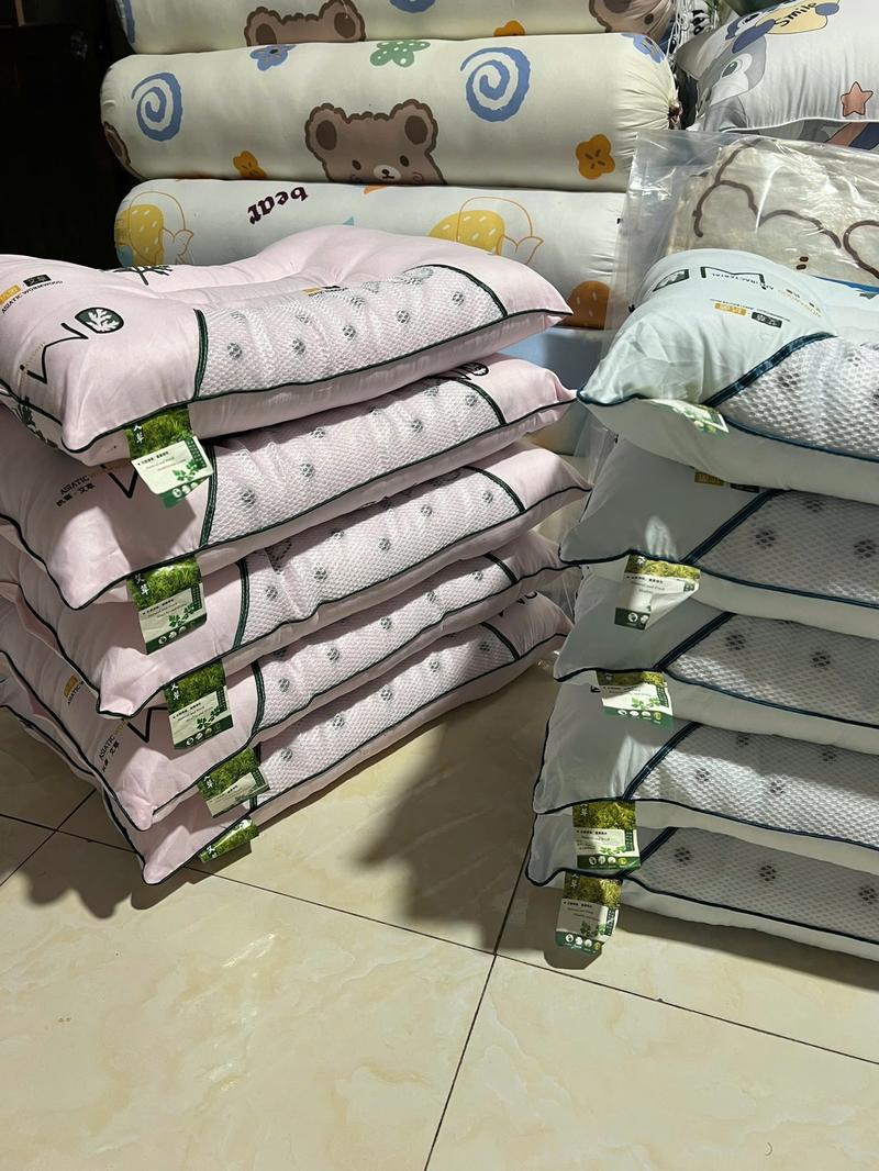 Product Introduction of ￼Gối Massage Công Thái Học Thảo Dược Hương Ngải Cứu Giảm Đau Mỏi, Hương Ngải Cứu Giúp Dễ Ngủ, Ngủ Sâu Giấc KT 48x74cm 6