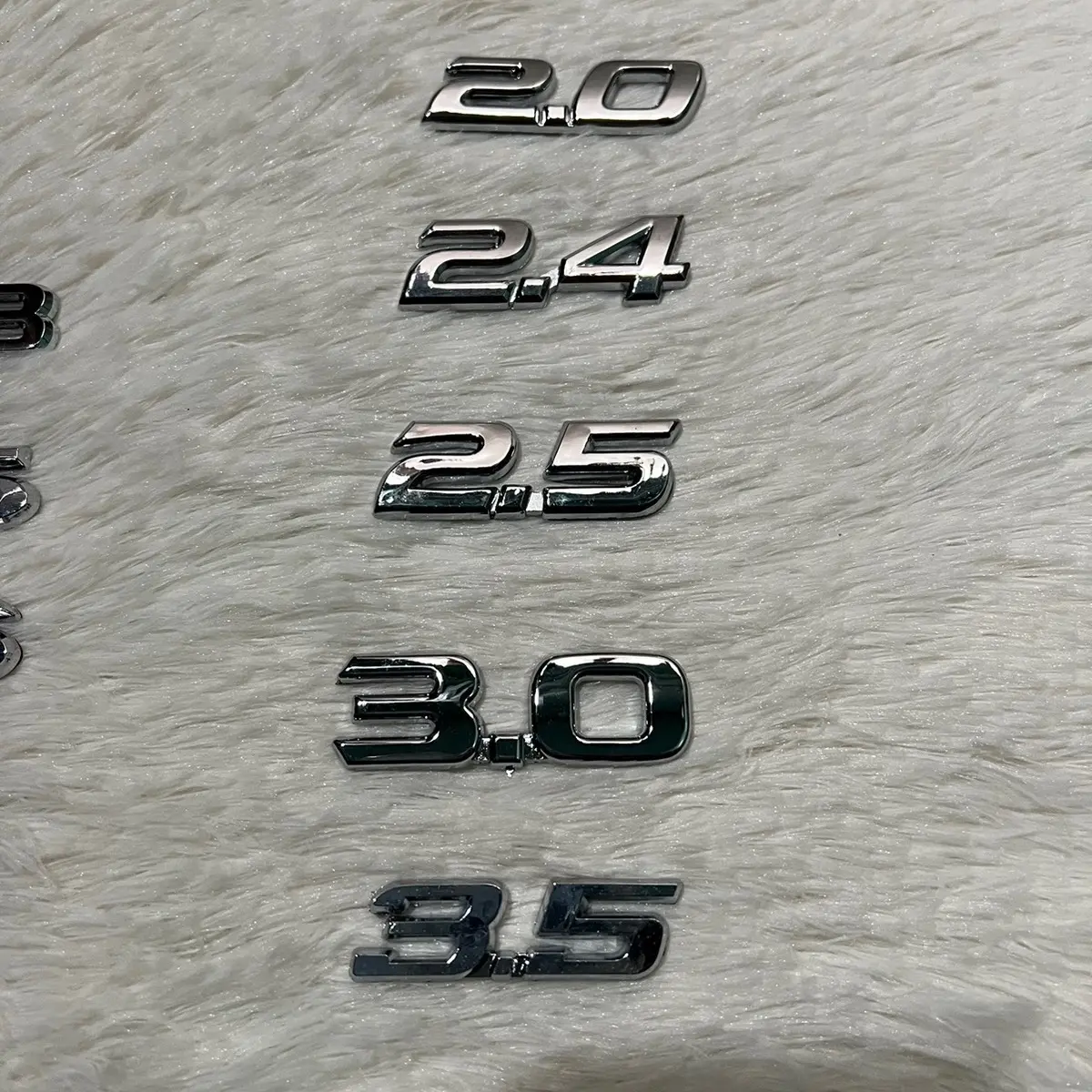(Sỉ - Lẻ) Chữ nổi 2.0, 2.4, 2.5, 3.5 sau xe Toyota Camry