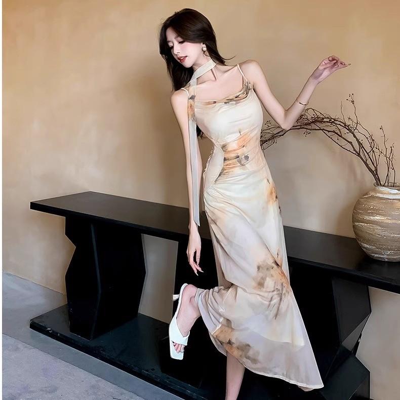  7890 đầm trễ vai dây dáng dài đi biển douyin dự tiệc sang trọng đầm vàng nhạt voan hoa nhí gu nữ thanh lịch 