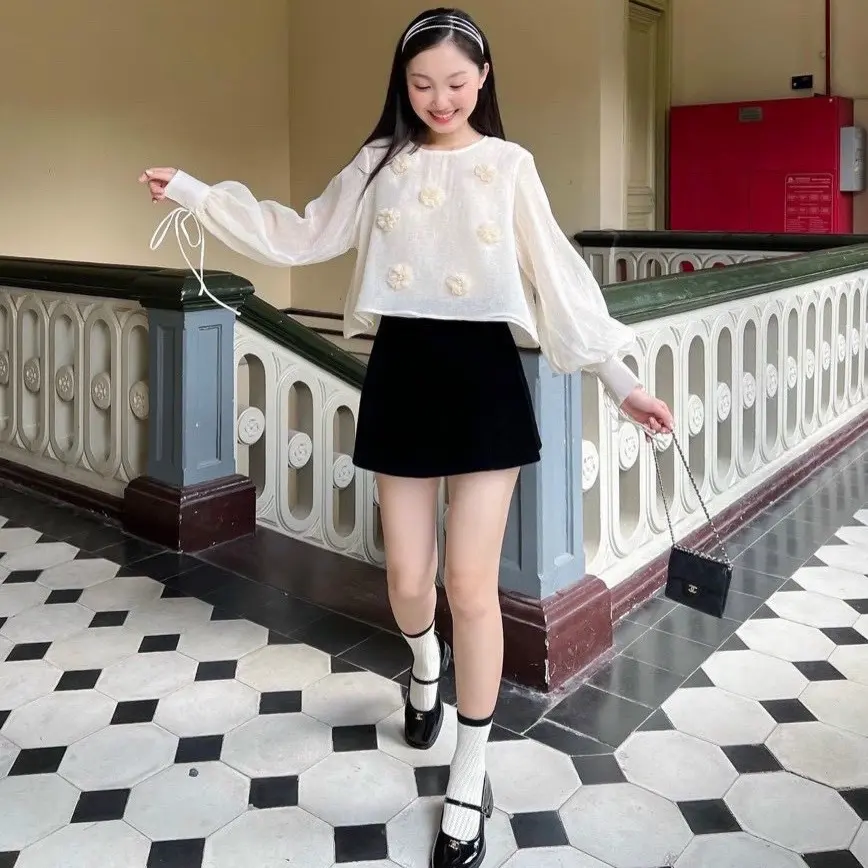 Hion Store - Set áo nude tay dài đính hoa kèm chân váy đen