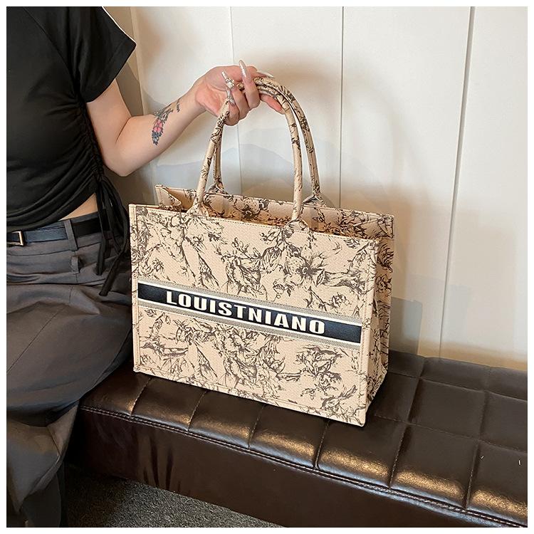 Product Introduction of Trendy Large Capacity Tote Bag for Women 2025 New Fashion Canvas Shoulder Handbag Tote Bag Niche Handbag Wholesale 1