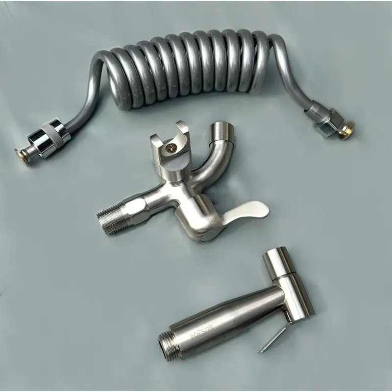 Vòi nước 2 đầu ra kèm vòi xịt vệ sinh chất liệu inox 304 bền bỉ tiện lợi, dây dẫn nước xoắn lò xo, thiết kế có giá đỡ gọn gàng 4