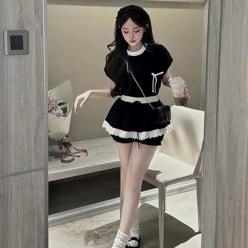 Set Bộ Đồ Nữ Áo Đen Cổ Tròn Phối Trắng Đính Nơ Nổi Mix Chân Váy Viền Ren Có Quần Trong Dáng Bí Xinh Cho Nữ - Women, Top