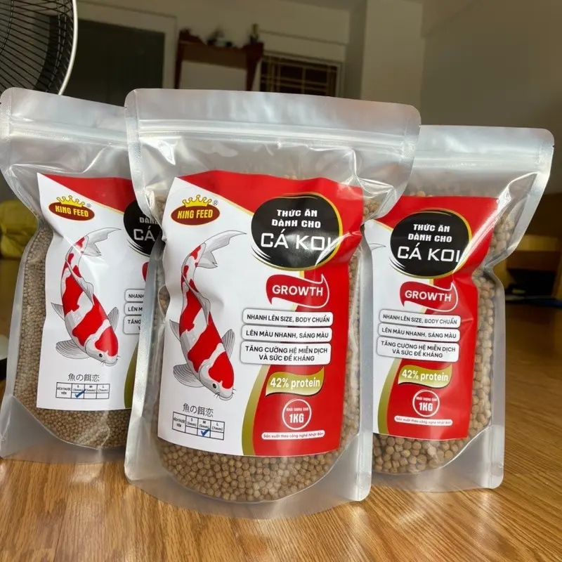 Cám Cá Koi King Feed độ đạm 42%, Túi 1 kg, Body chuẩn, lên mầu đẹp, tăng size nhanh 1