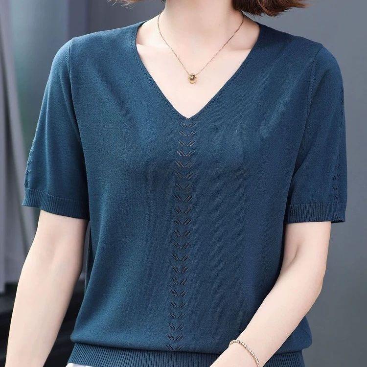 áo méc i Áo Dệt Kim Cổ Chữ V, Chất Liệu Lụa Lạnh Mùa Hè, Dành Cho Nữ, Mỏng Vừa Vặn, Phong Cách Ootd, Hàng Mới Về 2025, Quần Áo Của Các Bà Mẹ, Dáng Rộng Vừa Vặn, Cổ Gà, Áo Thun ngắn Tay Áo, Dành Cho Nữ áo vá quàng em pink clothing áo măng tô ngắn nữ