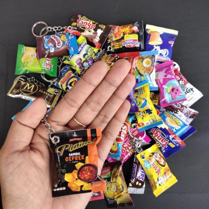Gantungan Kunci Snack Panjang Cemilan Makanan Ringan / Ganci Keychain Souvenir Bentuk Snack Besar 1