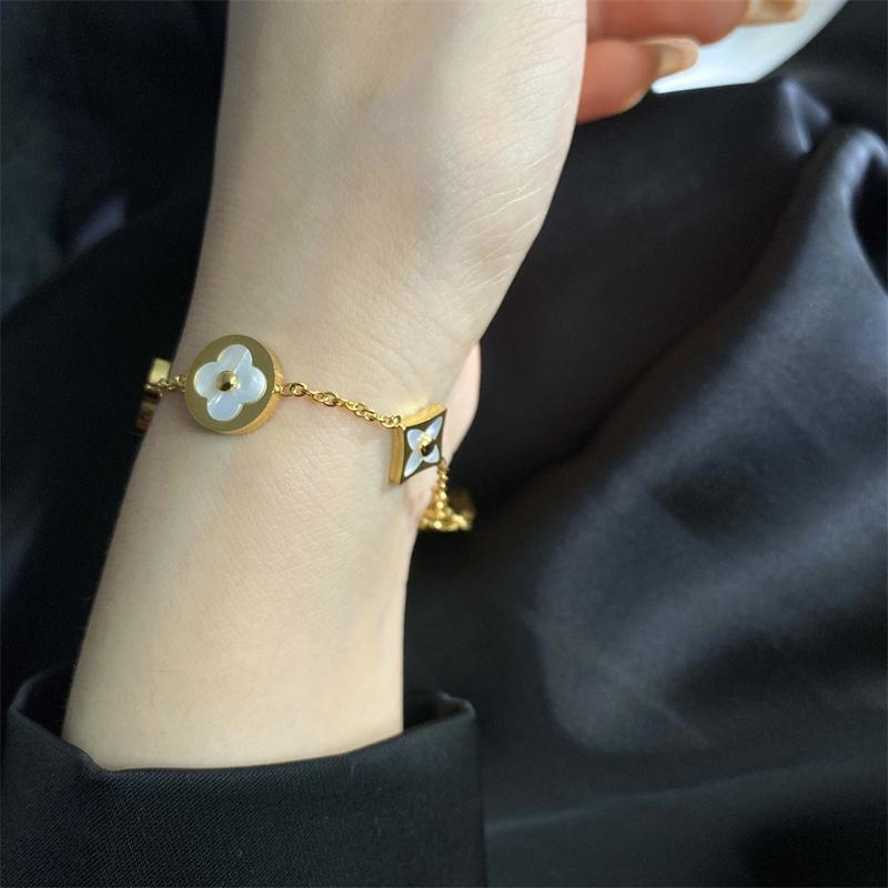 Vòng Tay Thép Titan Cổ Điển, Thiết Kế Presbyopic Hoa Nở, Không Phai Màu, Phong Cách Ins, Giá Cả Phải Chăng, Cảm Giác Sang Trọng, Dễ Phối Đồ, Dành Cho Phụ Nữ Phụ Kiện 3