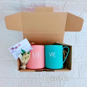 Hampers Mug Couple LOVE | Hampers Mug Couple LOVE | Kado Pernikahan Cangkir | Hadiah Wisuda GelasPernikahan Cangkir | Hadiah Wisuda Gelas