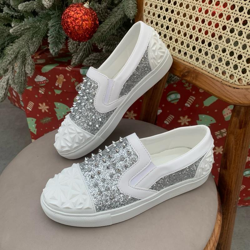  Giày Lười Slipon Đính Đinh Màu Trắng Đinh Bạc. Đế Cao Su Khâu Viền Đế. BẢO HÀNH 6 THÁNG LỖI 1 ĐỔI 1 Shoes Nhung Loafer Nữ 