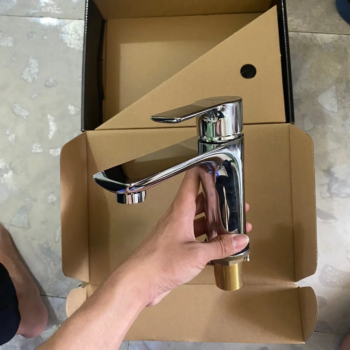 ￼[Bảo Hành 5 Năm] Vòi lavabo nóng lạnh thân đồng cao cấp (cao 20cm) nước