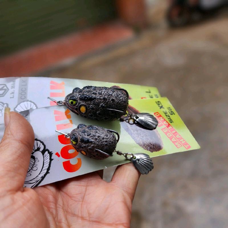  Mồi Câu Chuyên Lure Cóc LK có 2 size  - dài 3.5cm . nặng 7g và 4.5cm nặng 12g  đi câu bắt cá  Fishing. 