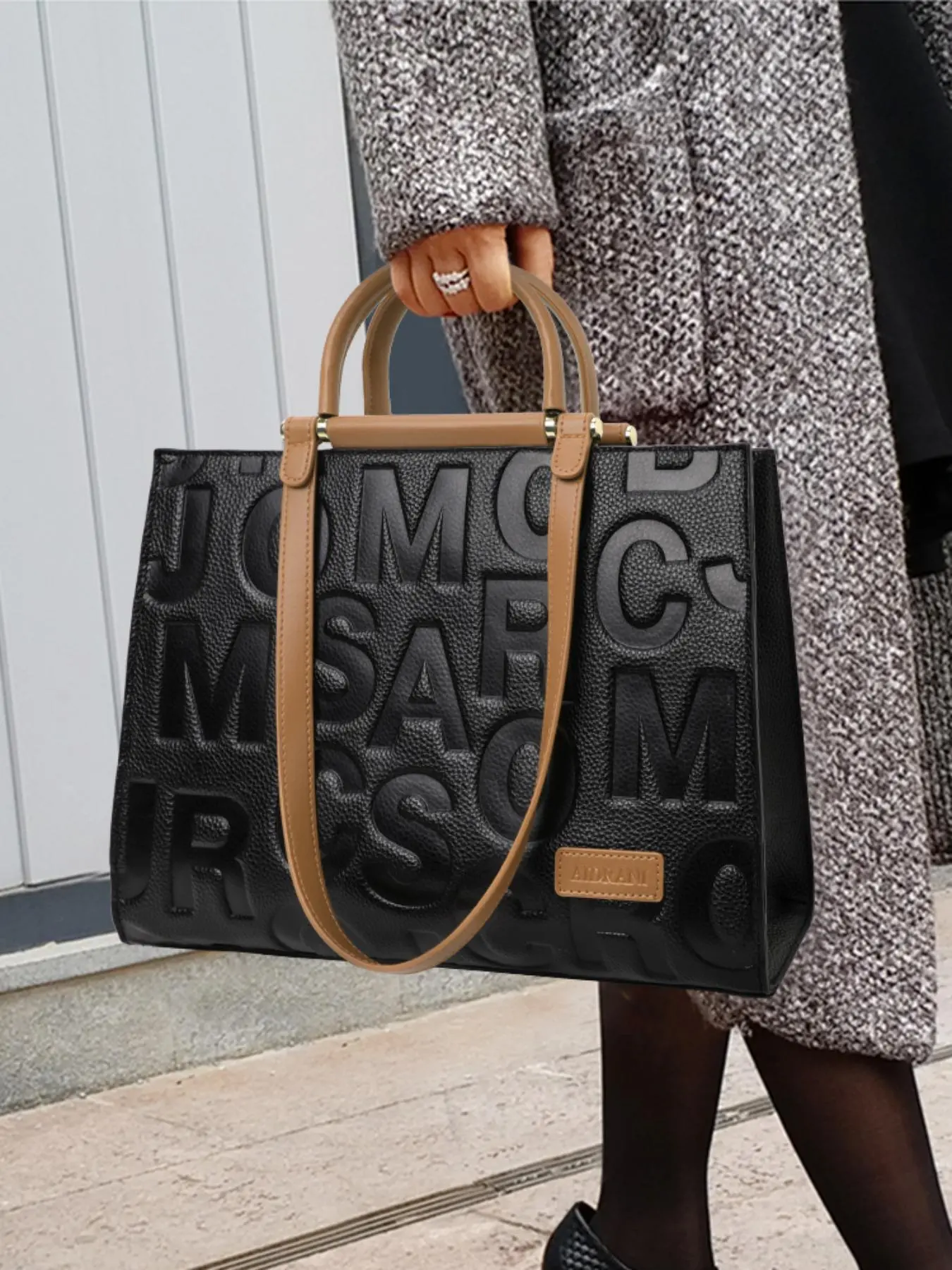 Fashion Letter Embossed Patched Design Genuine Leather Handbag, Casual Versatile Zipper Shoulder Bag for Women, Trendy All-match Commuter Purse