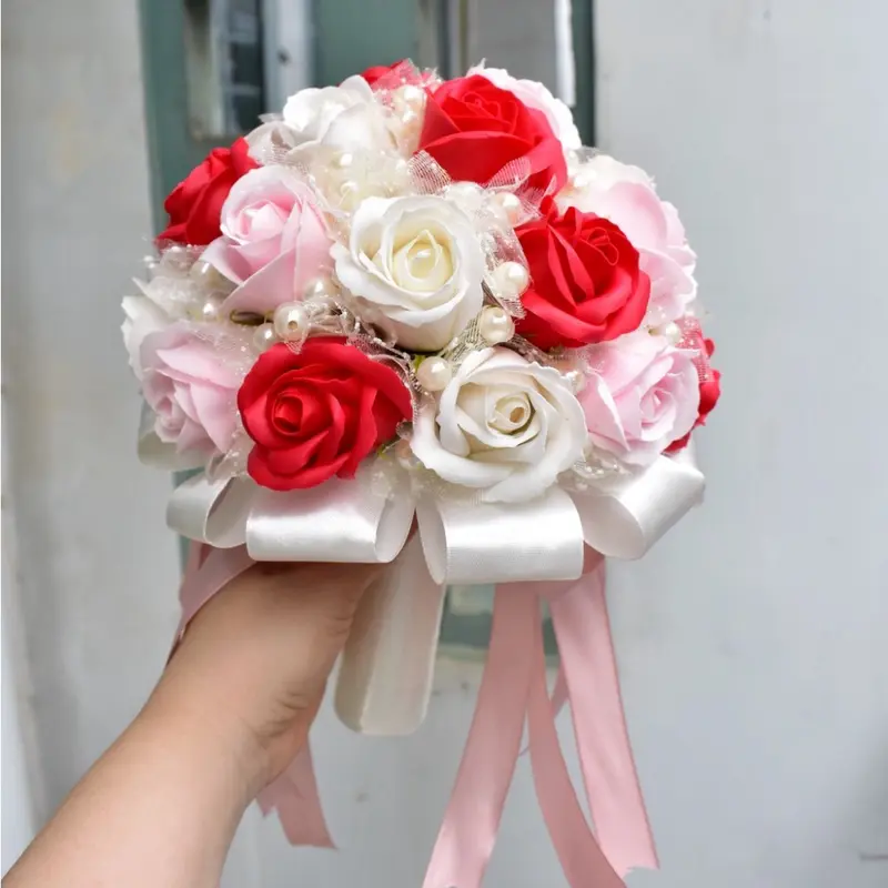 BÓ HOA CƯỚI CÔ DÂU CẦM TAY HOA HỒNG SÁP HỒNG NHẠT PASTEL, CHỤP HÌNH CƯỚI. TẶNG KÈM 1 HOA CÀI ÁO CHÚ RỂ 8