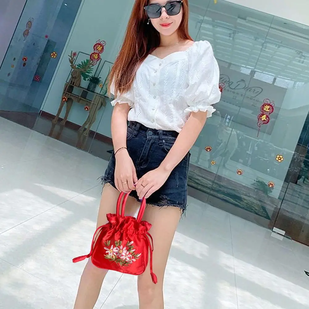 Túi Bucket Thêu Thủ Công Phong Cách Cổ Điển Dệt Mềm, Thiết Kế Dây Rút, Thêu Ruy Băng Thủ Công, Có Tính Năng Dây Rút, Với Sự Quyến Rũ Cổ Điển