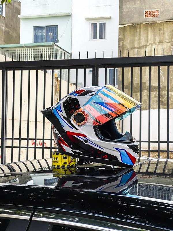 ( Tặng che cằm, tem KYT, đuôi gió) MŨ BẢO HIỂM FULLFACE AGU TEM DARGON BOY CHÍNH HÃNG