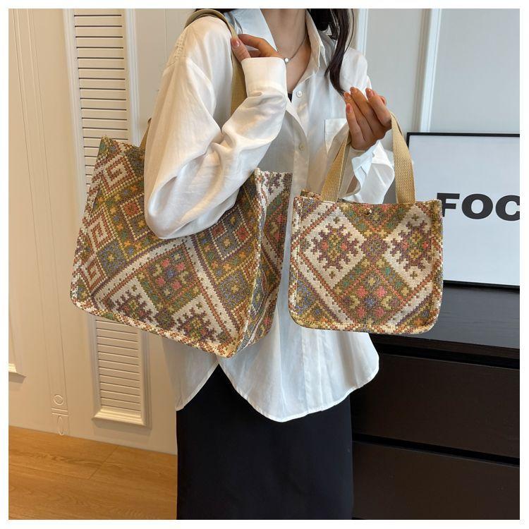 Product Introduction of Túi Tote Dệt Tay, Chất Liệu Vải Bố Sức Chứa Lớn, Phong Cách Lười Biếng, Thích Hợp Cho Bé Gái, Phong Cách Instagram, Lý Tưởng Cho Người Đi Làm Và Du Lịch, Túi Đeo Vai Sức Chứa Lớn hàn quốc có thể mở rộng Bag Chữ Nhật Hình Chữ Nhật Canvas Da Hoa 27