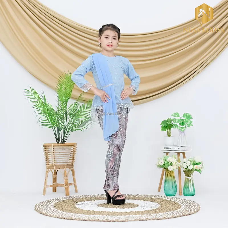 Setelan Baju Kebaya Anak Perempuan Bahan Brukat Tile Bordir Mutiara Set Rok Plisket Batik Anak Fashion 6