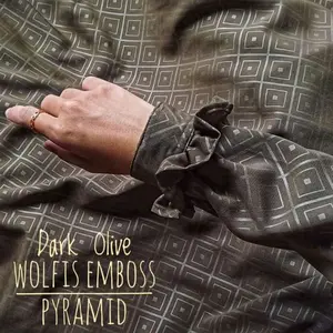 Gamis Wolfis Embos Motif Piramid Lengan Kriwil