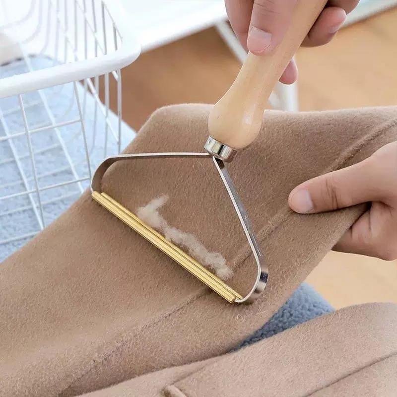 Portable Wooden Handle Lint Remover, 1 Count Handheld Manual Lint Remover, Portable Pet Hair Remover, Lint Brush for Clothes, Carpets, Furniture, Carpet, Bedding, Household Cleaning Supplies 0
