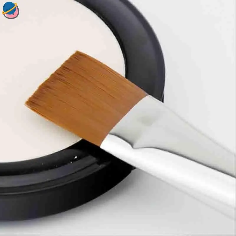 Foundation brush, flat head, easy to apply, soft bristles, not harmful to the face. FACC