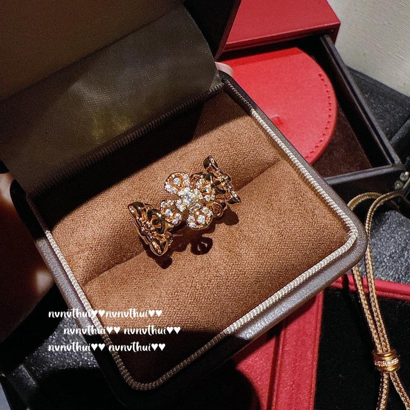 Product Introduction of Ancient gold chiseled carved window compass necklace, new Chinese style plated 18K goldFilial diamond pestle zircon ring 26
