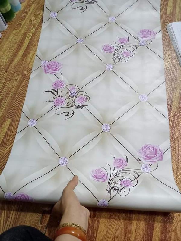 giấy dán tường có sẵn keo mẫu hoa hồng tím (kt dài 10met rộng 45cm) giay dantuong 3