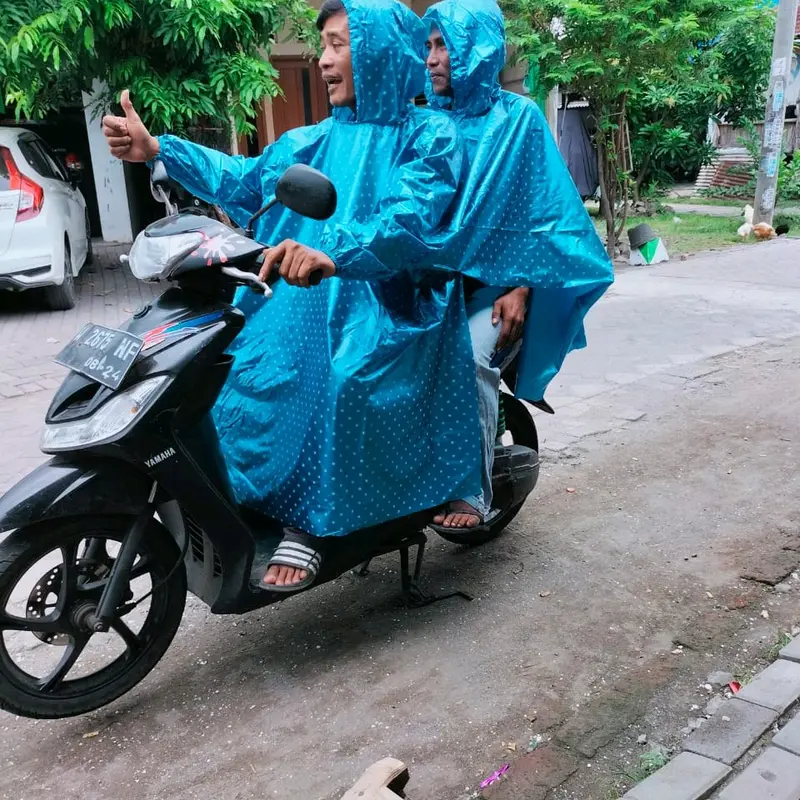 jas hujan kelalawar lengan kepala dua pria wanita dewasa Tahan air bahan PVC motif polkadot Ponco 2 kepala 2