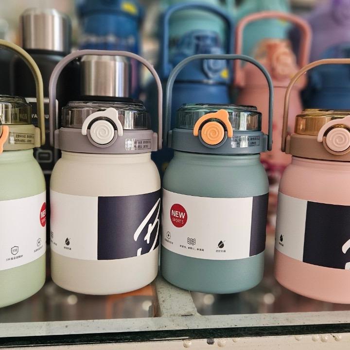 Bình Giữ Nhiệt 1200ml,1000ml,800ml Giữ Nhiệt 6-8 tiếng inox 304 Có Quai Xách Kèm Ống Hút tặng miếng dán 2D + stickerS 5