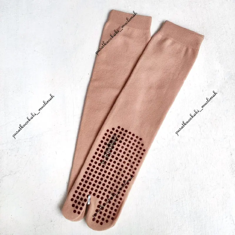 Kaos Kaki Anti Slip Ukuran L Panjang Sebetis Wanita Bahan Nilon Spandex Lembut Muslim 2