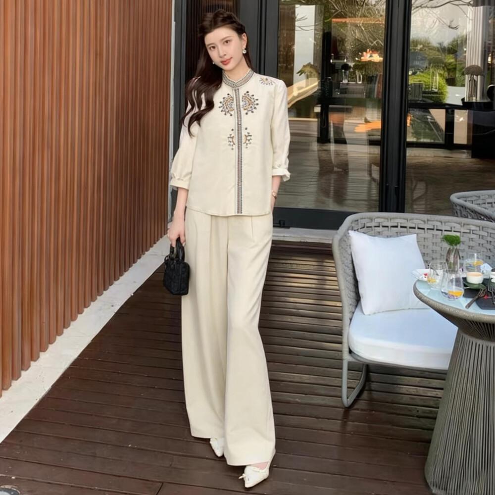 FADFAD Setelan dua potong atasan dan celana longgar dengan bordir.