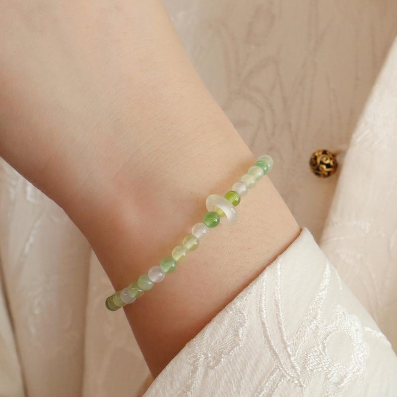 Product Introduction of Natural Grape Purple Chalcedony Crystal Bracelet Artistic Temperament White 4mm Extremely Fine Natural Crystal Bracelet Accessories 8