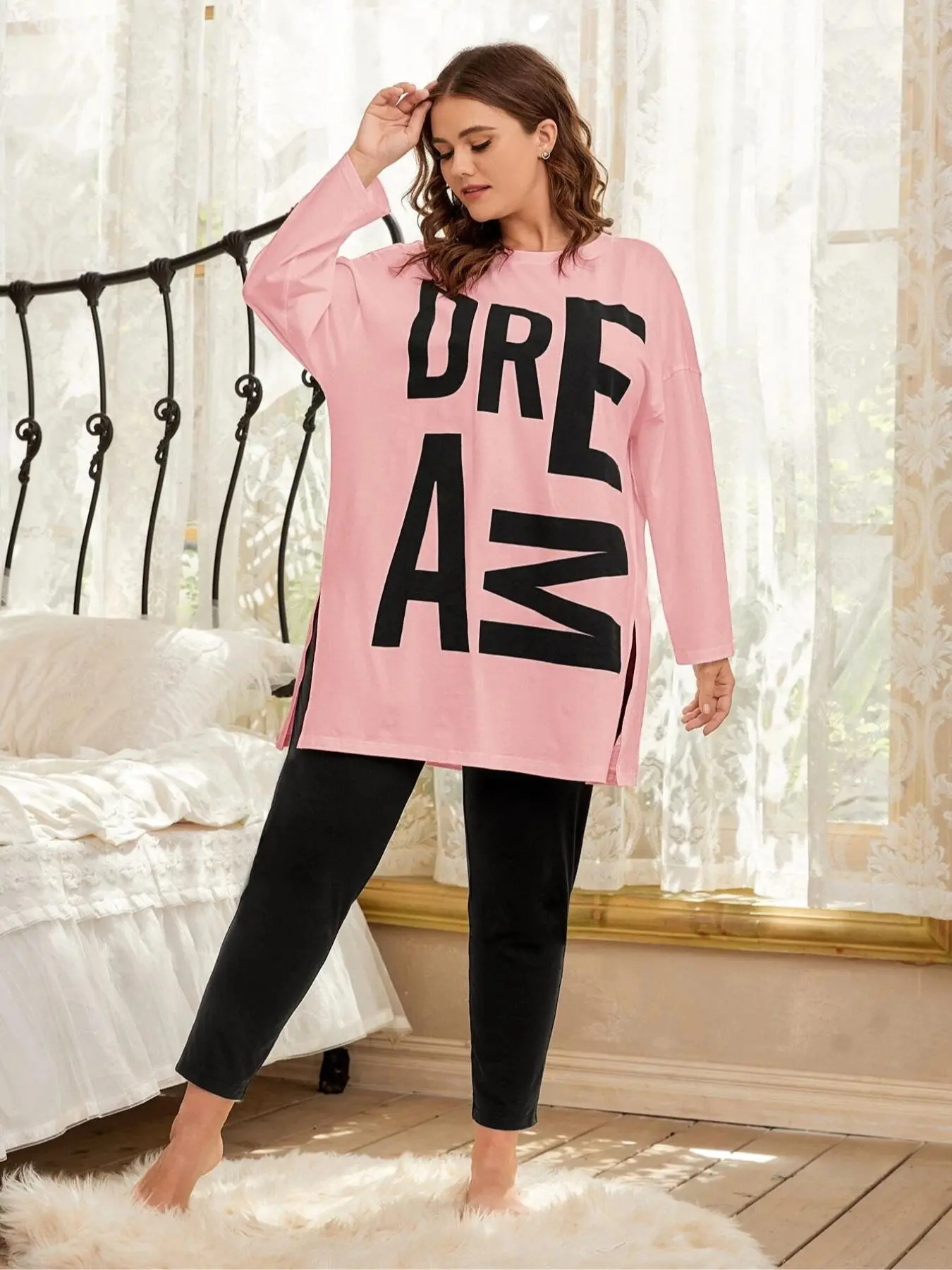 【Plus Size】 Letter Print Drop Shoulder Split Hem Tee & Plain Elastic Waist Pants Loungewear Two-piece Set, Casual Comfy Round Neck Long Sleeve Top & Trousers Pj Set, Women's Sleepwear for Spring & Fall, Womens Pyjama Set