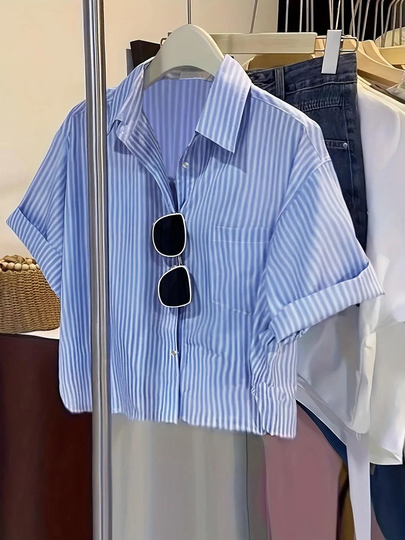 Women's Striped Print Button Front Crop Shirt, Casual Drop Shoulder Short Sleeve Pocket Top for Summer, Ladies Clothes for Daily Wear, Womenswear