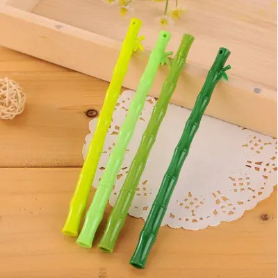 Bút viết mực nước trúc xanh, có 4 màu mực đen, đỏ, xanh, tím