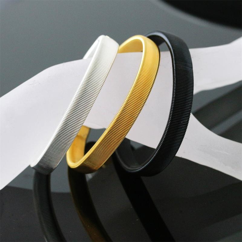 Product Introduction of Non-slip Metal Armband Bracelets Multifuctional Stretch Shirt Sleeve Holders for Women Men Elastic Armband Accessories 14