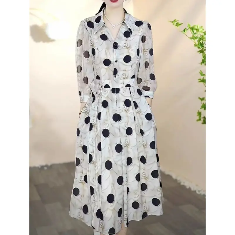 FADFAD Gaun Kerah Persegi Gaya Hepburn Elegan dengan Tepi Renda 3