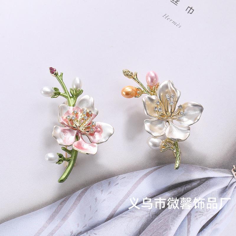 Product Introduction of New Chinese Style Flower Rhinestone Alloy Brooch for Cheongsam 1