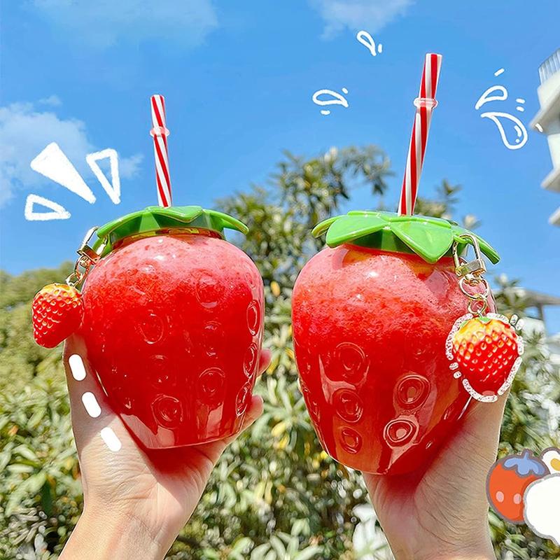 Bình Đựng Nước Hình Quả Dâu Tây Có Vòi và Móc Khóa