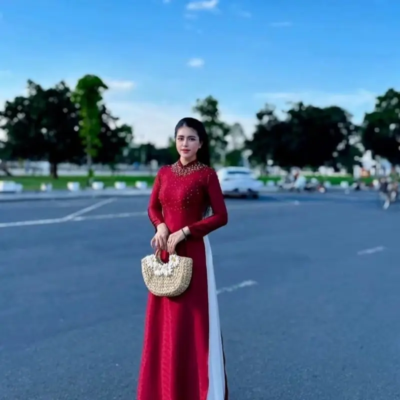 Áo dài đính kết hạt 2 tà trẻ trung