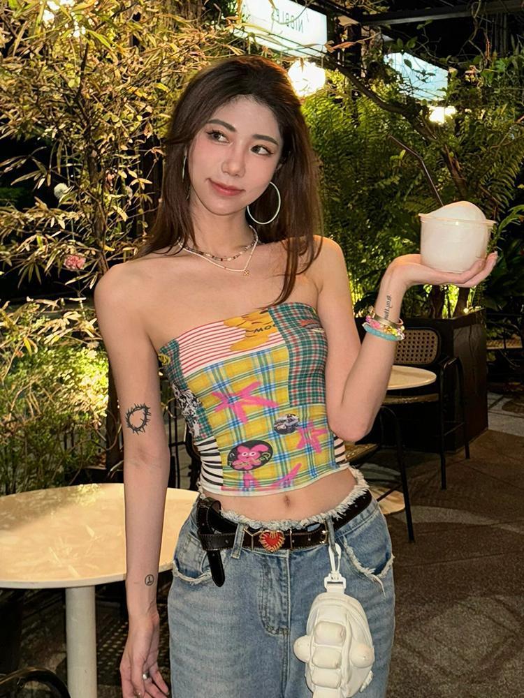 Product Introduction of [2471 Favorites] Hot Girl Plaid Print Strapless Vest Women's Fashion 2024 Summer New Pure Desire Style Inner Tight Sweet Spicy Top 1