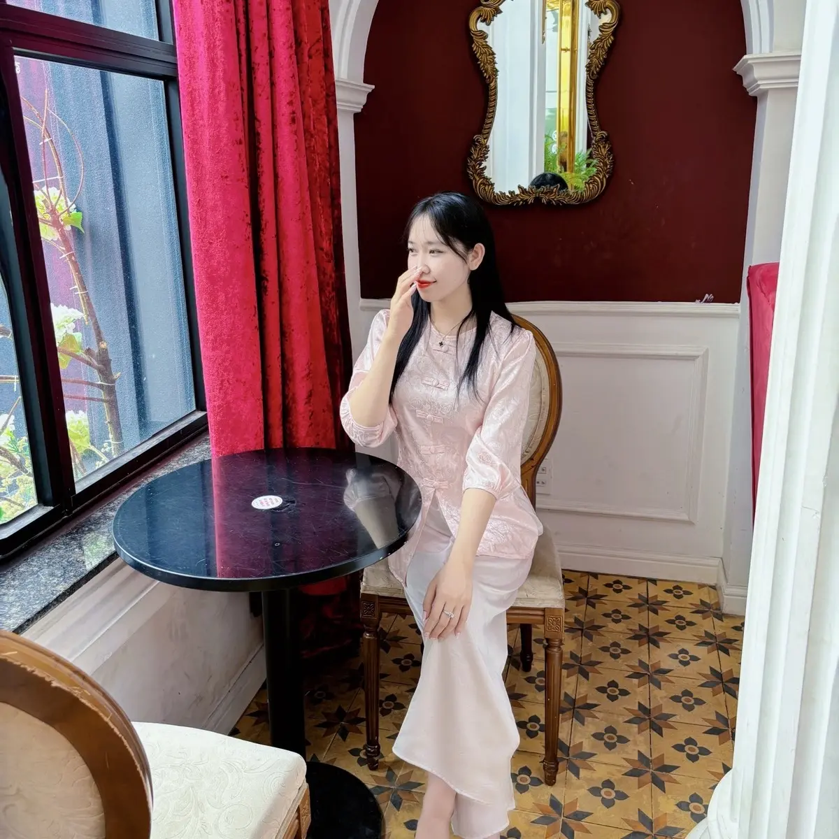 Mẫu đồ lam - bộ bà ba nút bọc, cổ tròn, tay bí khóa kéo sau lưng