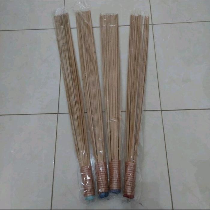 Gambar Pemukul Kasur / Sapu Tepuk Kasur Lidi Besar Tebal Lebat Bersih - DapurKaryaMdn dari Dapur Karya Mdn Kota Medan Tokopedia