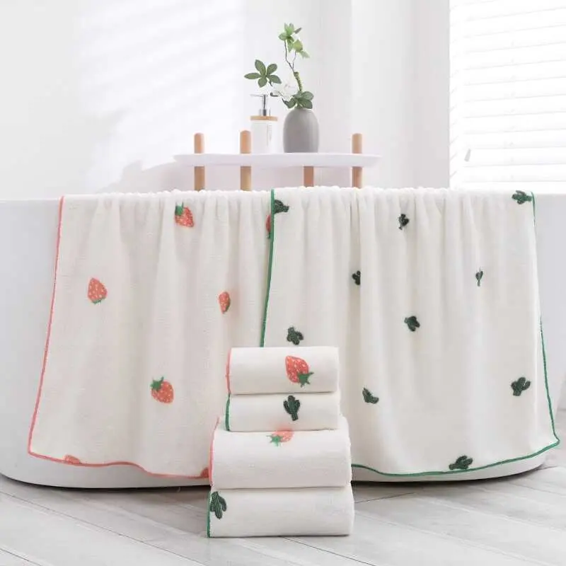 Bộ Lông Cừu San Hô Gấu Hoạt Hình, Mềm Mại Và Mịn, Khăn Tắm Dâu Tây, Khăn Mặt, Dành Cho Người Lớn Và Trẻ Em, Thích Hợp Cho Phòng Tắm Gia Đình 2