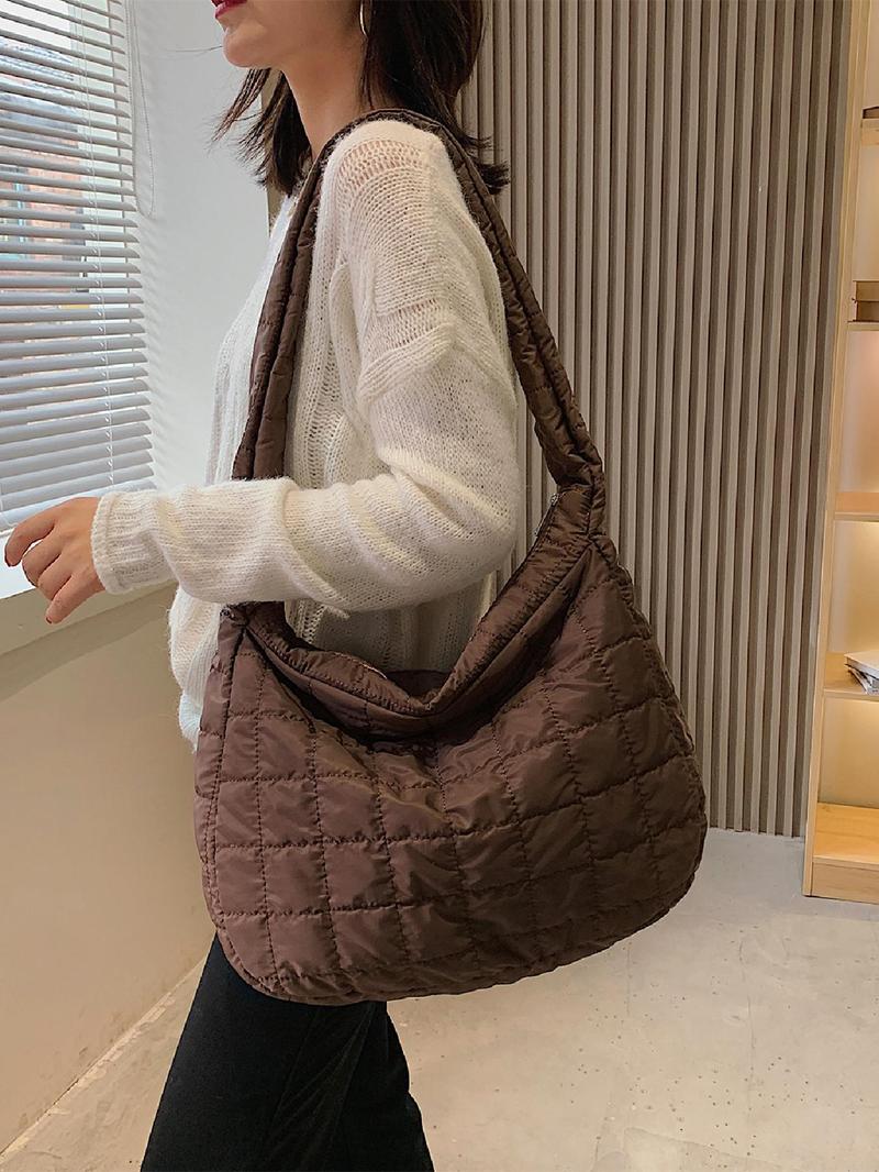 Product Introduction of Women's Solid Quilted Zip Shoulder Bag As Gift, Large Capacity Puffer Shoulder Bag, Minimalist Versatile Crossbody Bag for Daily Use 20