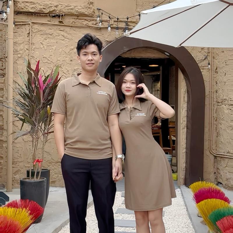 (Sss - 02) ( GIÁ CẶP ) Set đồ đôi nam nữ couple hình in chữ chất cotton mềm mại váy chữ A dáng ngắn + áo nam polo Đen chảnh