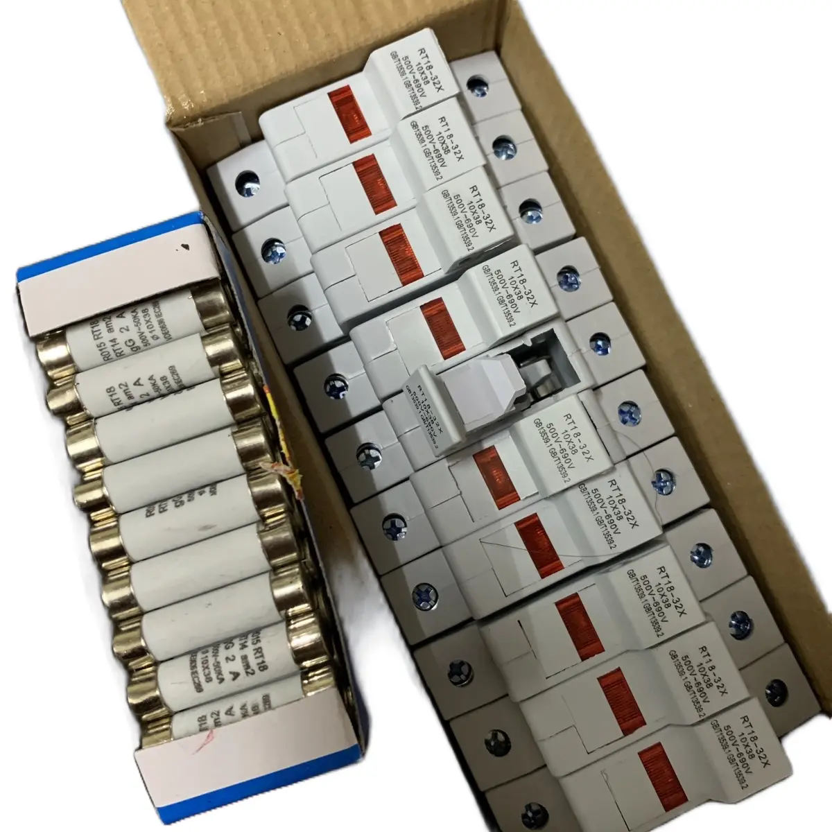 Combo cầu chì sứ + vỏ 10x38 2a 3a 5a 6a 10a 15a 20a 25a 32a cầu chì sủ dụng trong tủ điện